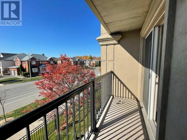 Photo du bâtiment - 1471-1471 Maple Ave