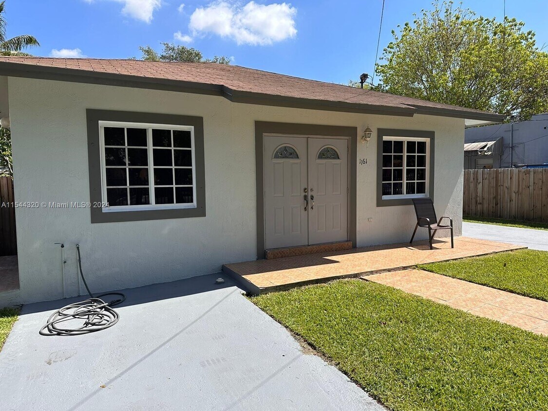 Primary Photo - 1163 NW 28th St