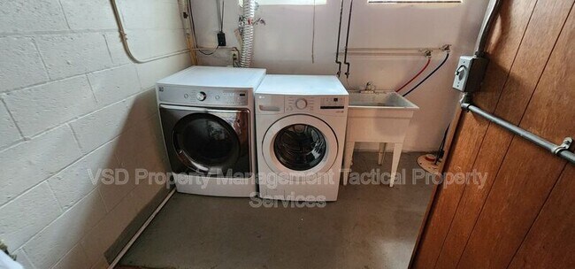 Building Photo - 21329 Lakeshore Blvd