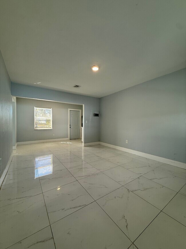 Oficina #2 - 614 N E St