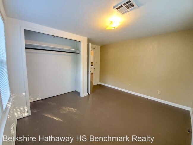 Building Photo - 3 br, 1 bath House - 512 W Wallace St