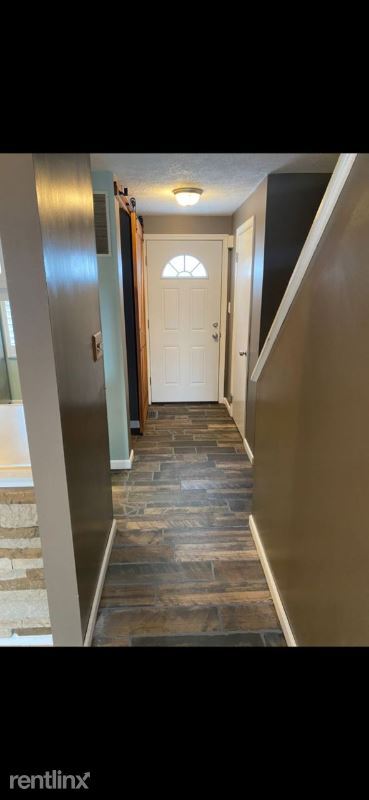 Building Photo - 2 br, 1.5 bath Townhome - 331 Redrome Cir W