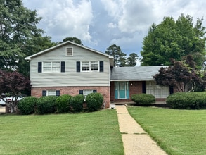 Building Photo - 2406 Greenbrier Dr