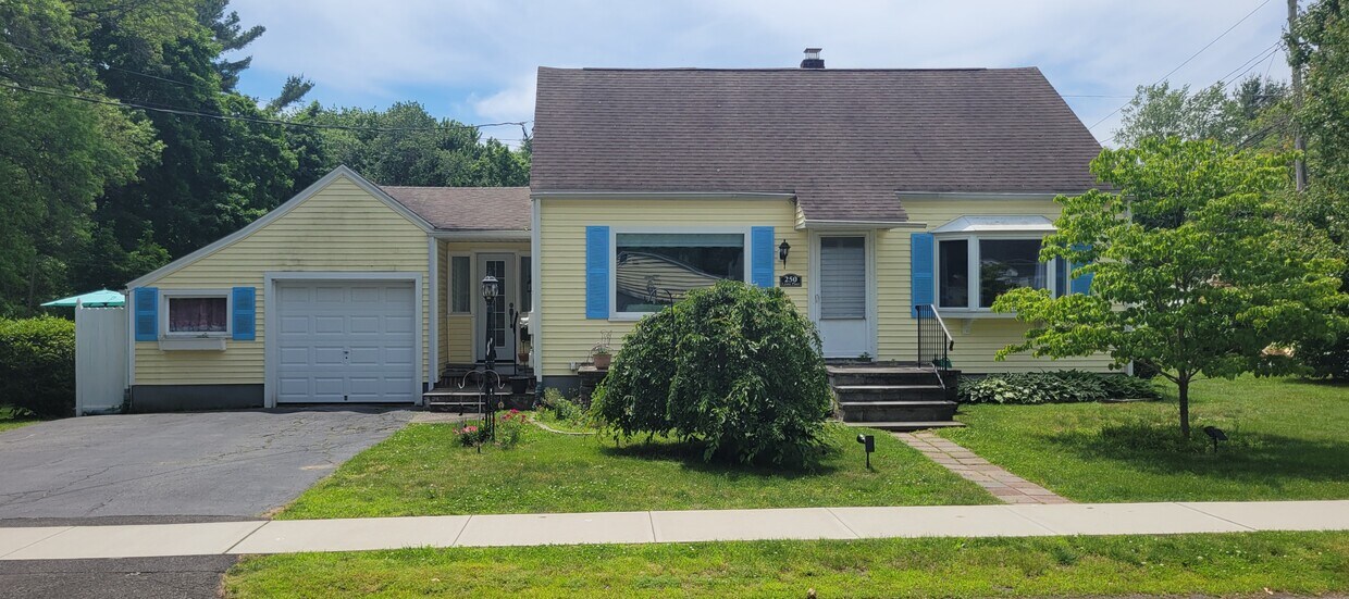 Primary Photo - 250 Lynne Pl