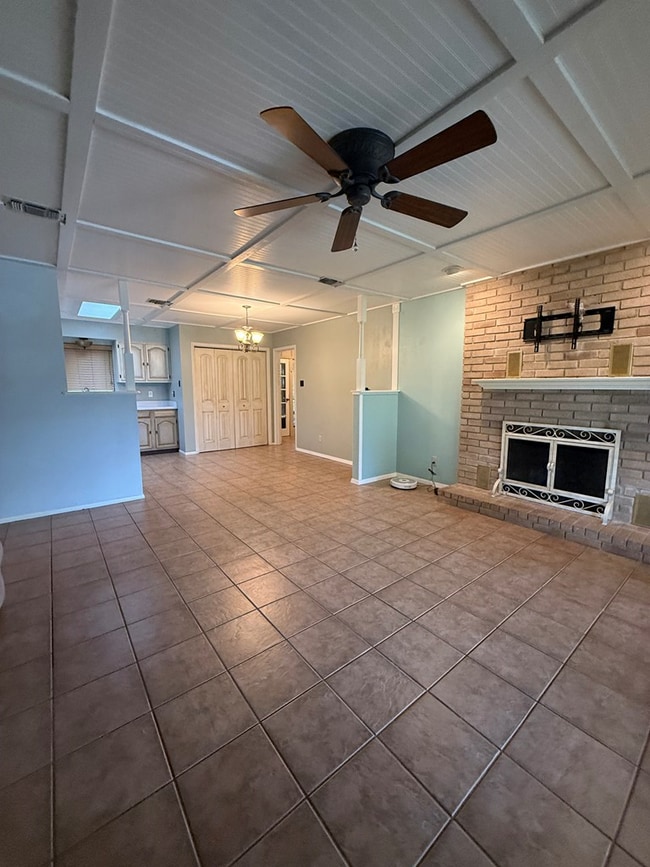 Foto del edificio - 129 Forest Cir