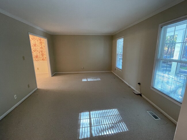 Building Photo - 205 Farmington Woods Dr