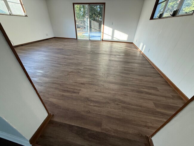 Foto del edificio - 2167 Felch Ave