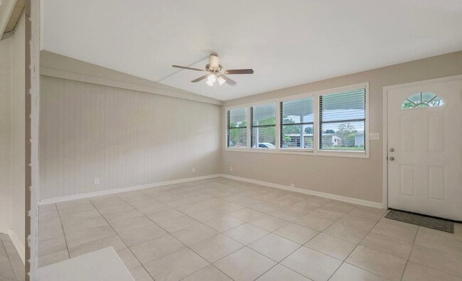 Foto del edificio - 8526 Bengalin Ave