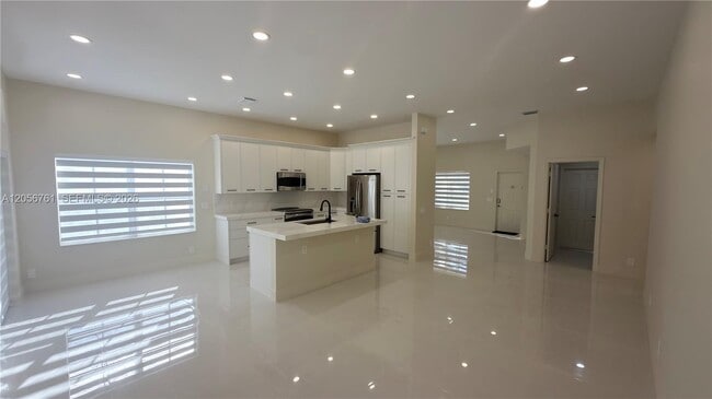 Building Photo - 692 Maplewood Ct