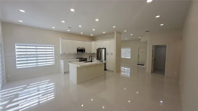Foto del edificio - 692 Maplewood Ct