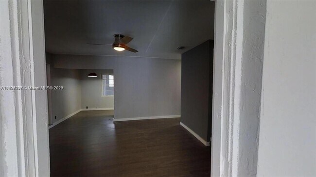 Foto del edificio - 15645 NW 158th St