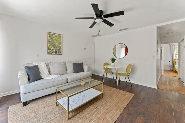 Foto del edificio - 215 Oleander St