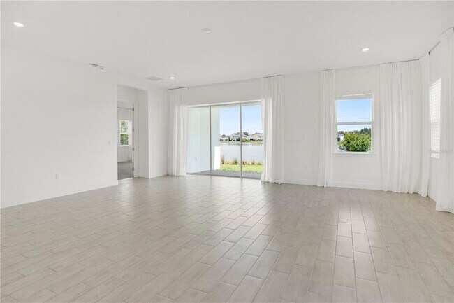 Foto del edificio - 13589 McMillan Dr