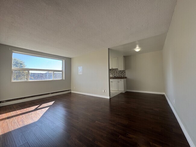 Photo du bâtiment - Updated 1 Bedroom & 1 Bathroom Apartment!