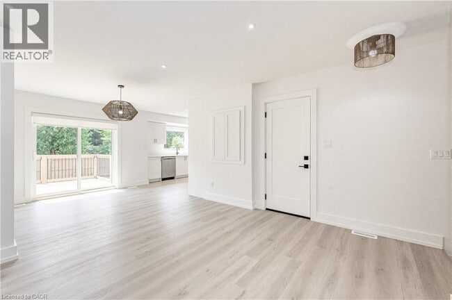 Photo du bâtiment - 664 Hiawatha Blvd