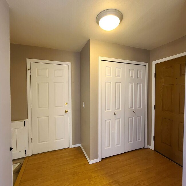 Foto del edificio - Beautiful home in Briargate Fairfax - D20 - ready to move in NOW!