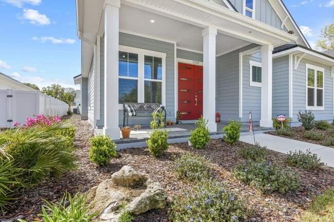 Building Photo - Beautiful Home in Town of Tioga