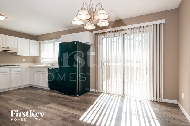 Building Photo - 9553 Winkler Dr