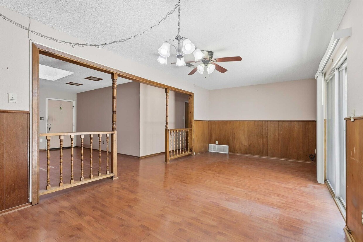 Building Photo - 2320 Meadow Crest