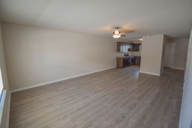 Building Photo - 2 Bedroom 2.5 Bath Townhome in Farmington!