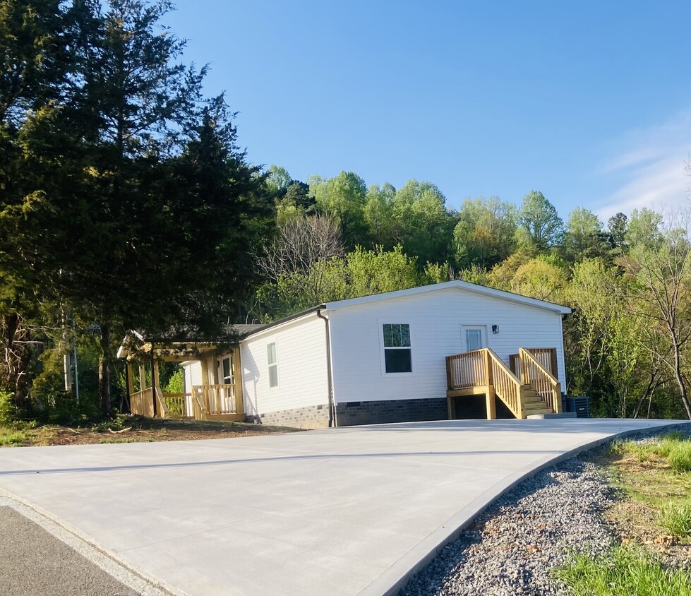 Primary Photo - 9556 Crisman Rd