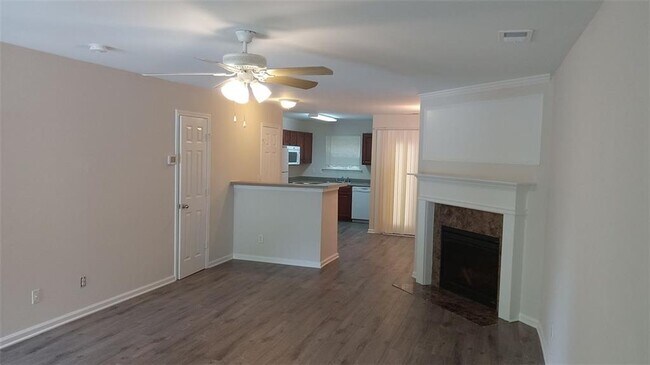 Foto del edificio - 755 Crestwell Cir