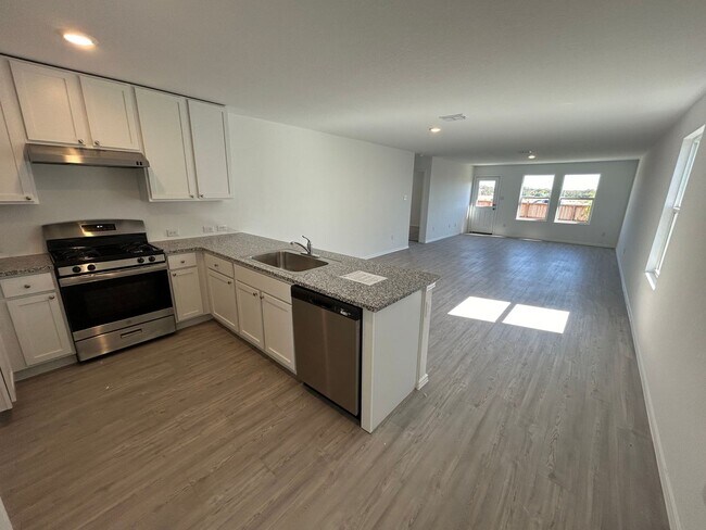 Foto del edificio - Newly Built 4 Bedroom / 2 Bath Home! First...
