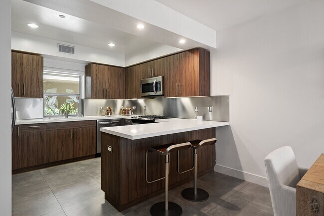 Building Photo - 11023 Fruitland Dr