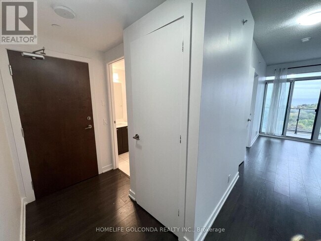 Photo du bâtiment - 2200-2200 Lake Shore Blvd W