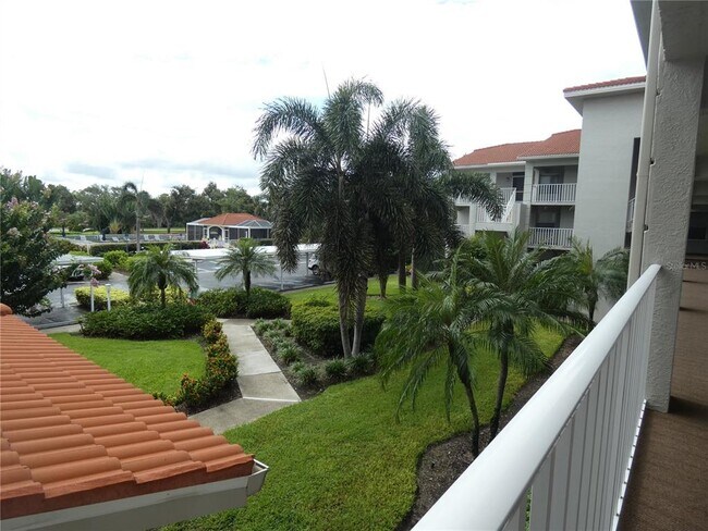 Foto del edificio - 9320 Clubside Cir
