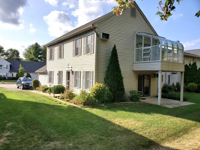 Building Photo - 61 Deer Run Trl