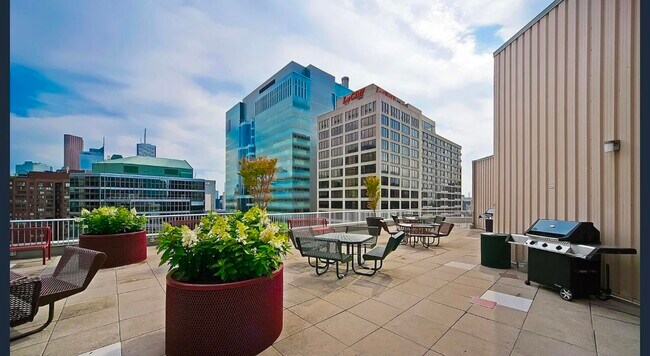 Building Photo - 44 Gerrard St W