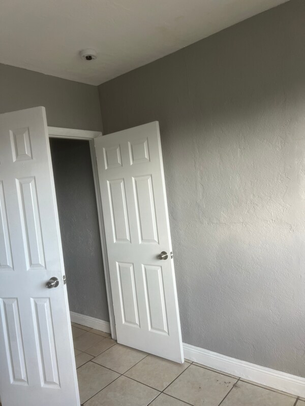 Foto del edificio - 2401 NW 7th St