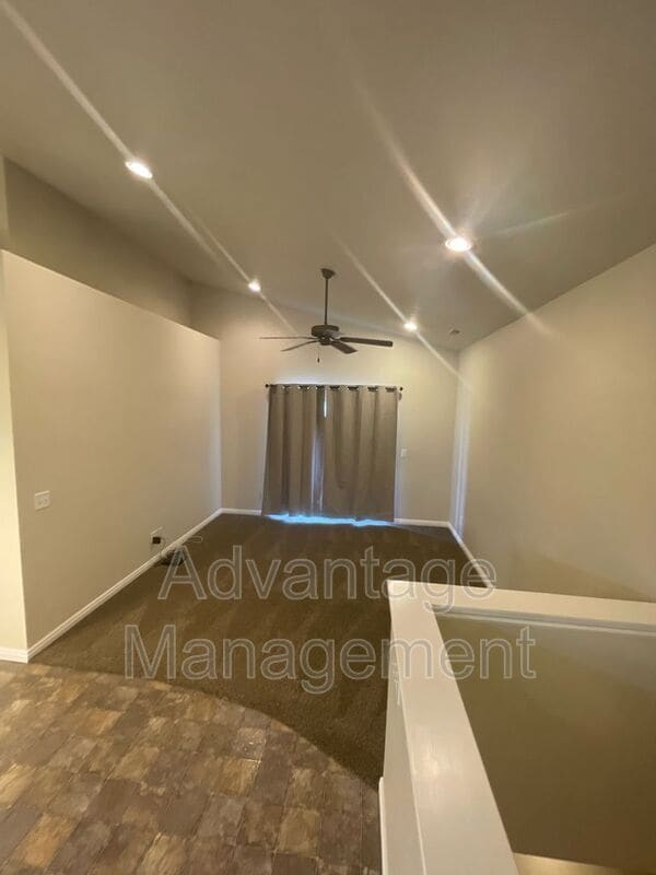 Building Photo - 1061 Canyon Meadow Dr