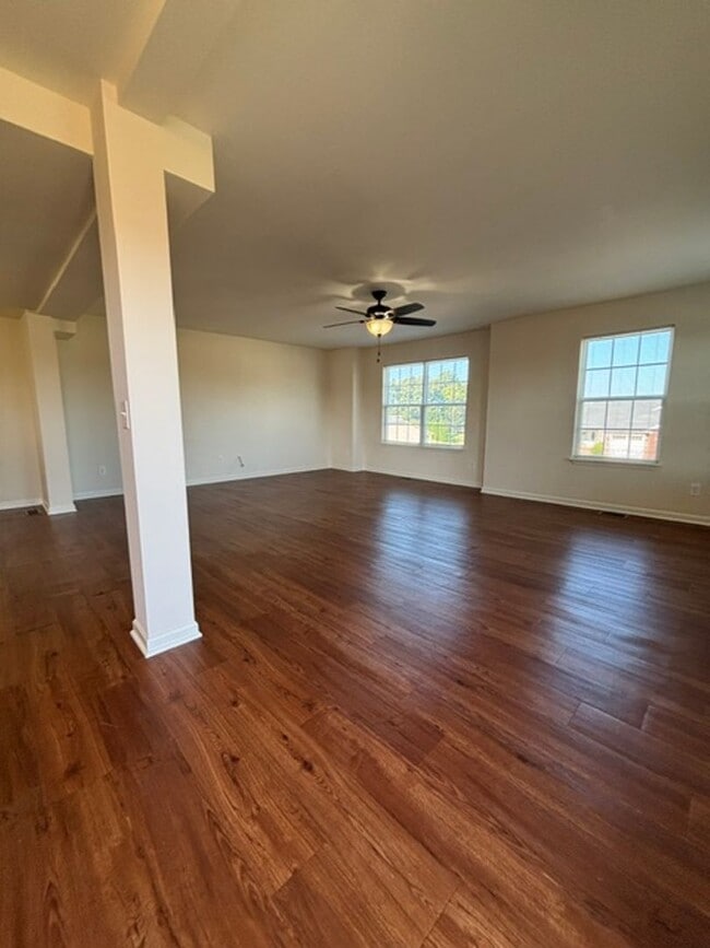 Building Photo - 160 Vineland Pkwy Dr