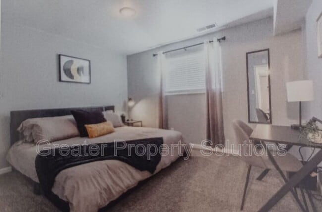 Building Photo - 5006 NW Kalivas Cir