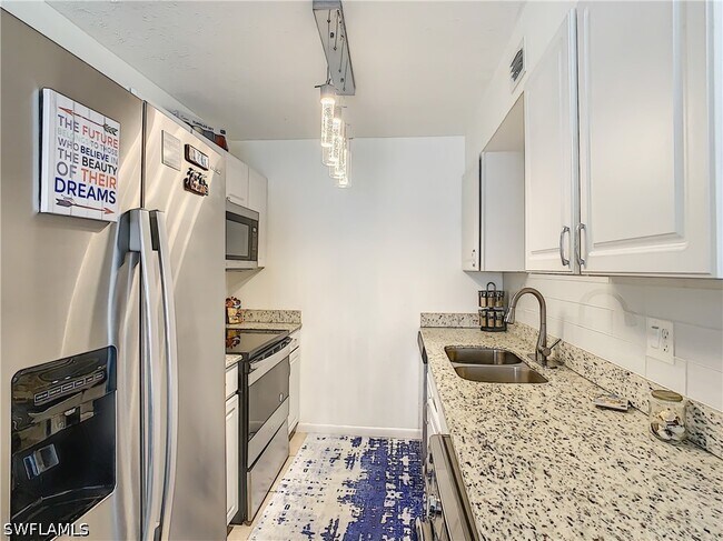 Foto del edificio - 4625 Bayshore Dr