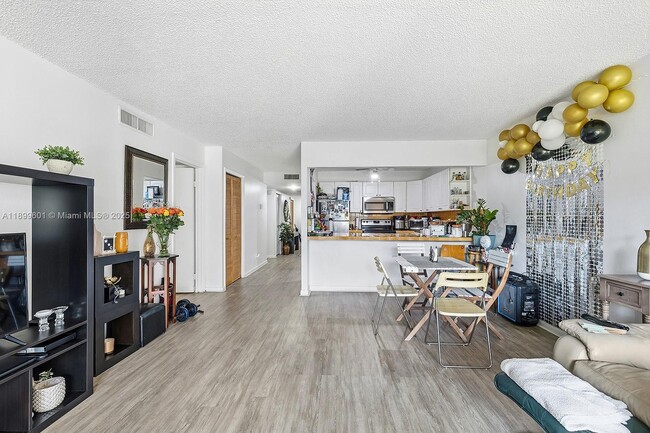 Foto del edificio - 428 Lakeview Dr