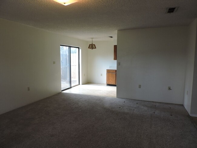 Foto del edificio - 670 SW Cardinal Dr