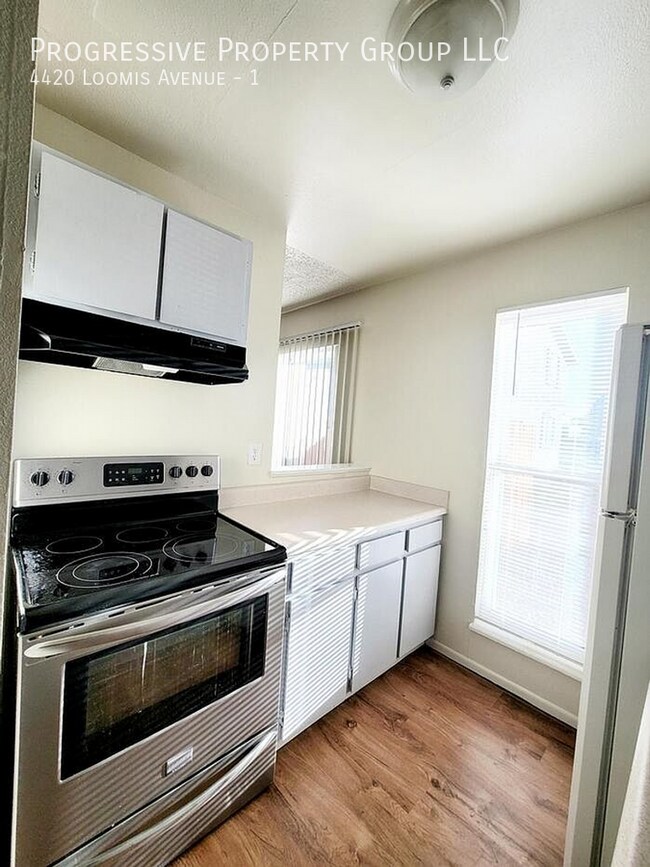 Foto del edificio - 4420 Loomis Ave