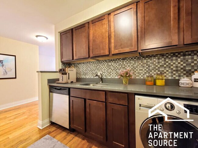 Foto del edificio - 555 W Arlington Pl
