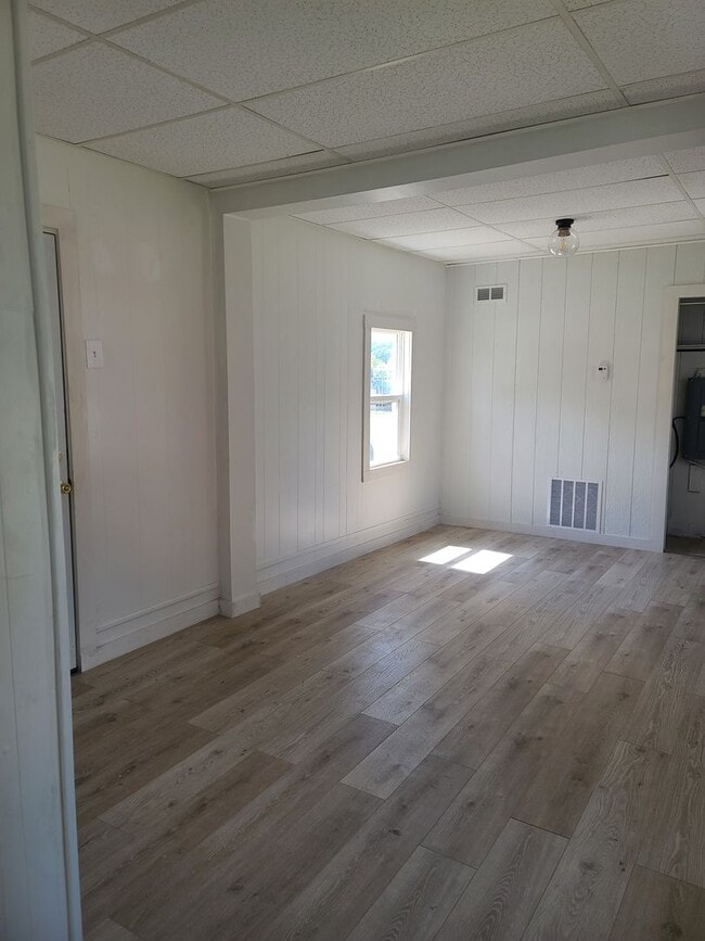 Building Photo - 210 W Union St