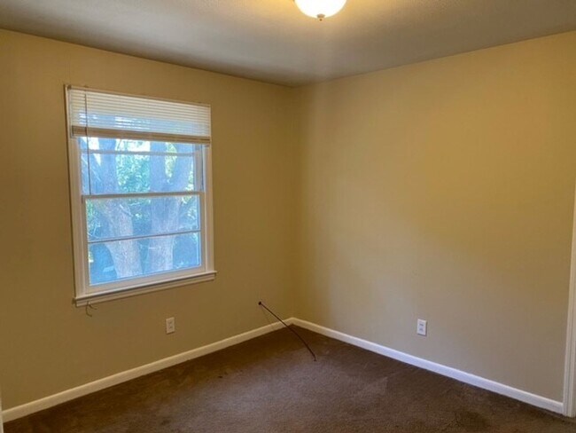 Foto del edificio - 2 bedroom/1 bath Apartment home