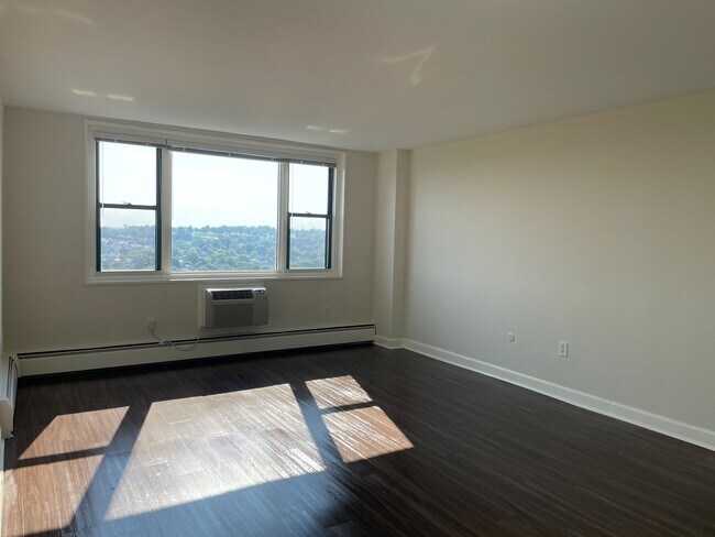 Foto del edificio - 676 Huron Ave