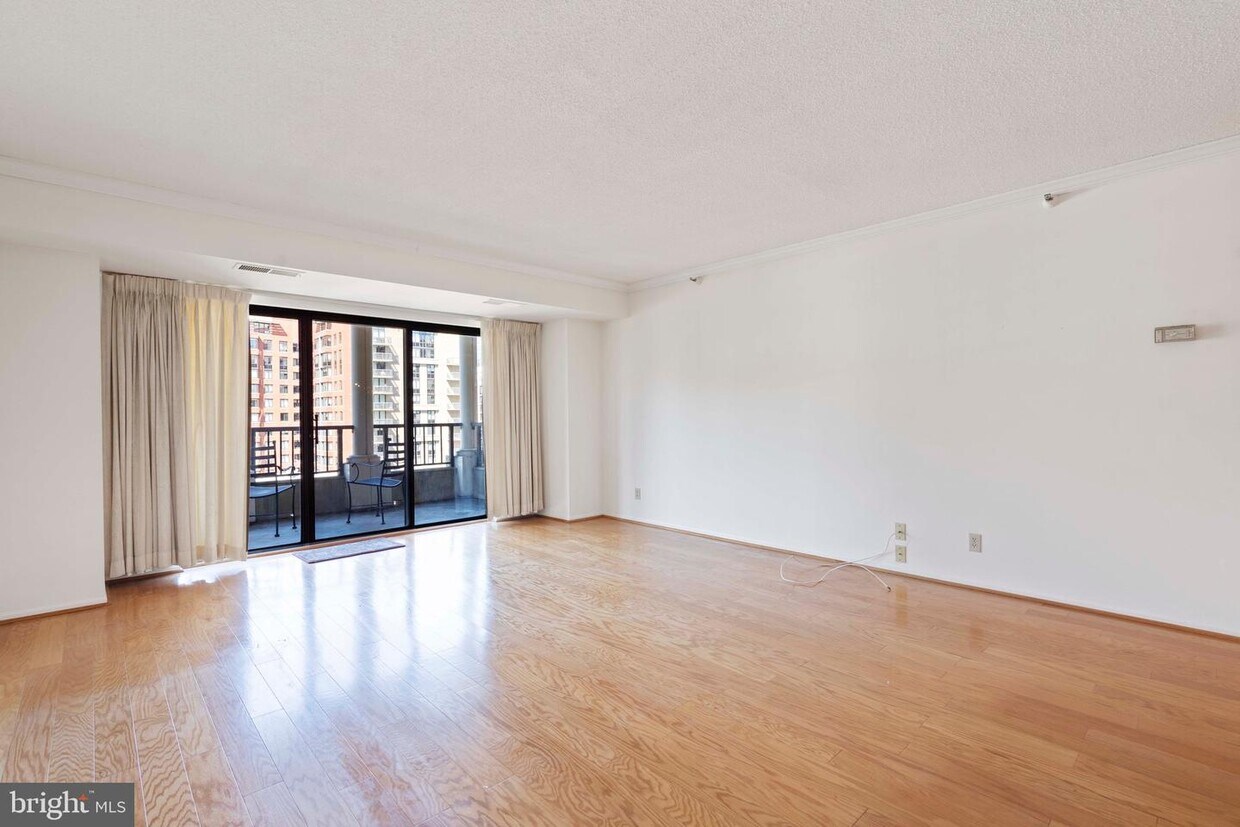 Foto principal - 1600 N Oak St