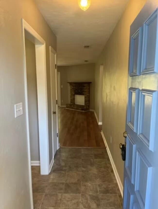 Building Photo - 1571 Live Oak Dr