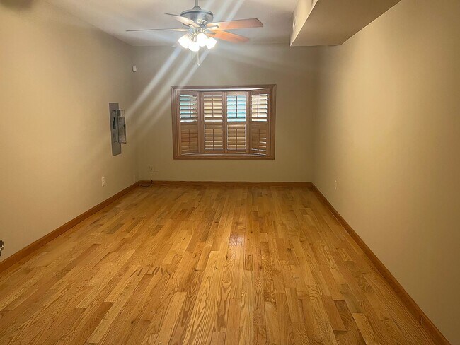 Foto del edificio - 8929 Dayton Ave