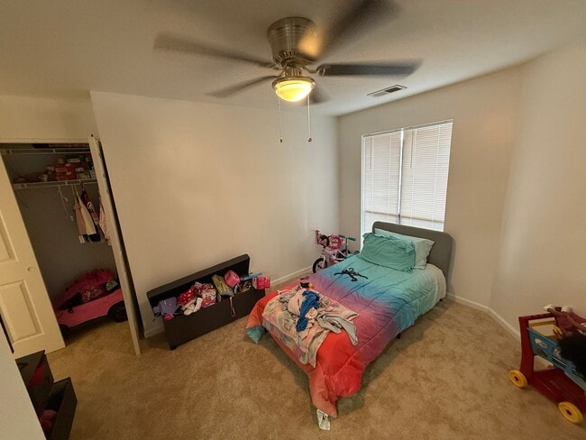 Building Photo - Beautiful Condo minutes from uptown Charlotte