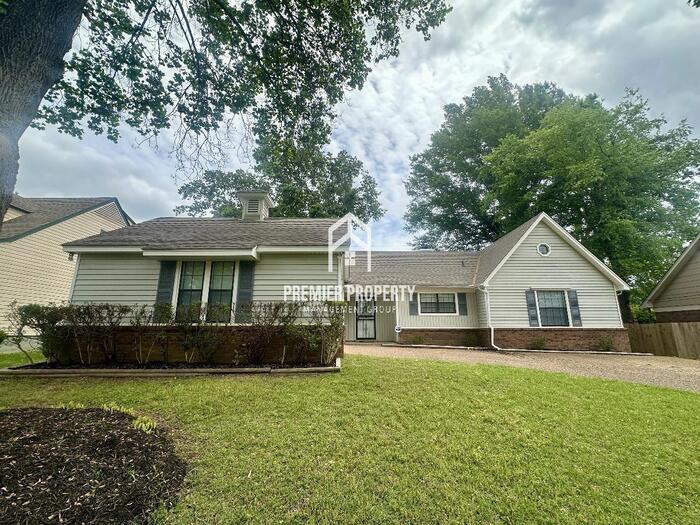 Foto principal - 2322 Bartlett Oaks Dr