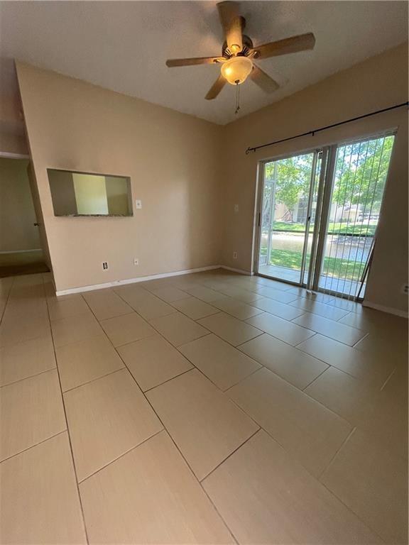 Foto del edificio - 640 Cypress Club Way